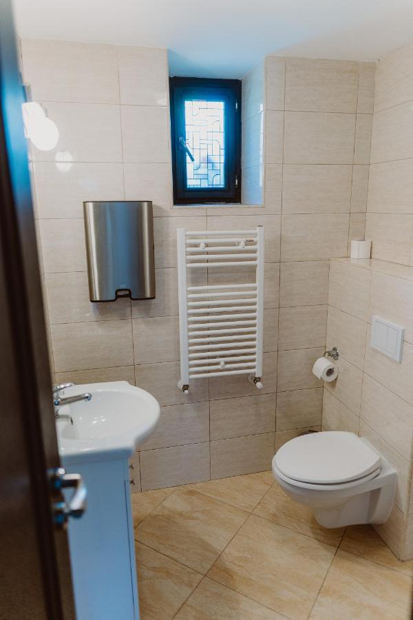 Vila Alsace Podu' Cu Lanturi Bacău Exterior foto